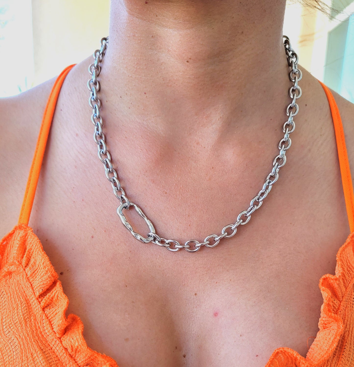 COLLIER QUEEN SILVER
