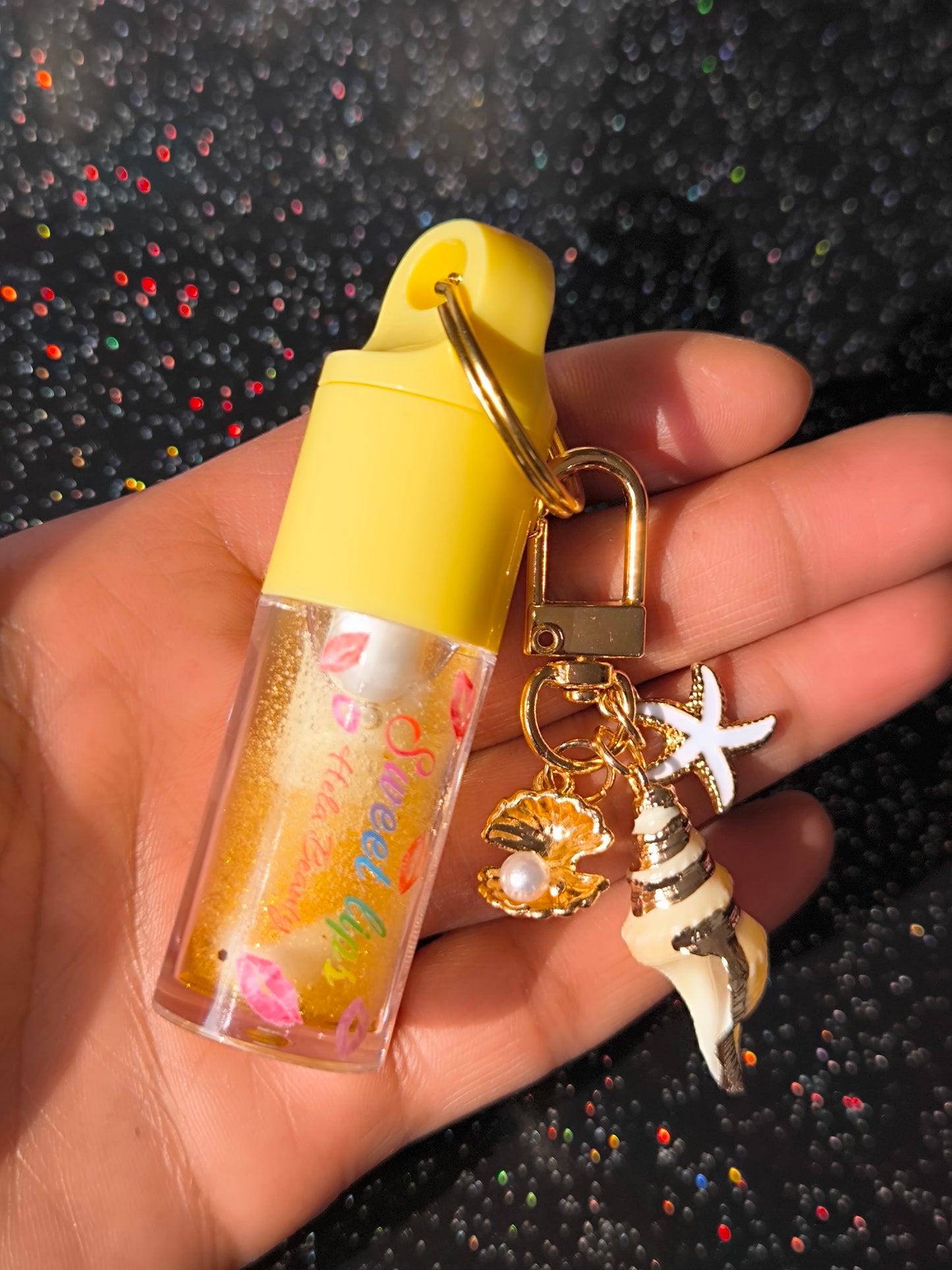 PORTE CLÉ HUILE À LÈVRES SCINTILLANTE GOLD COQUILLAGE