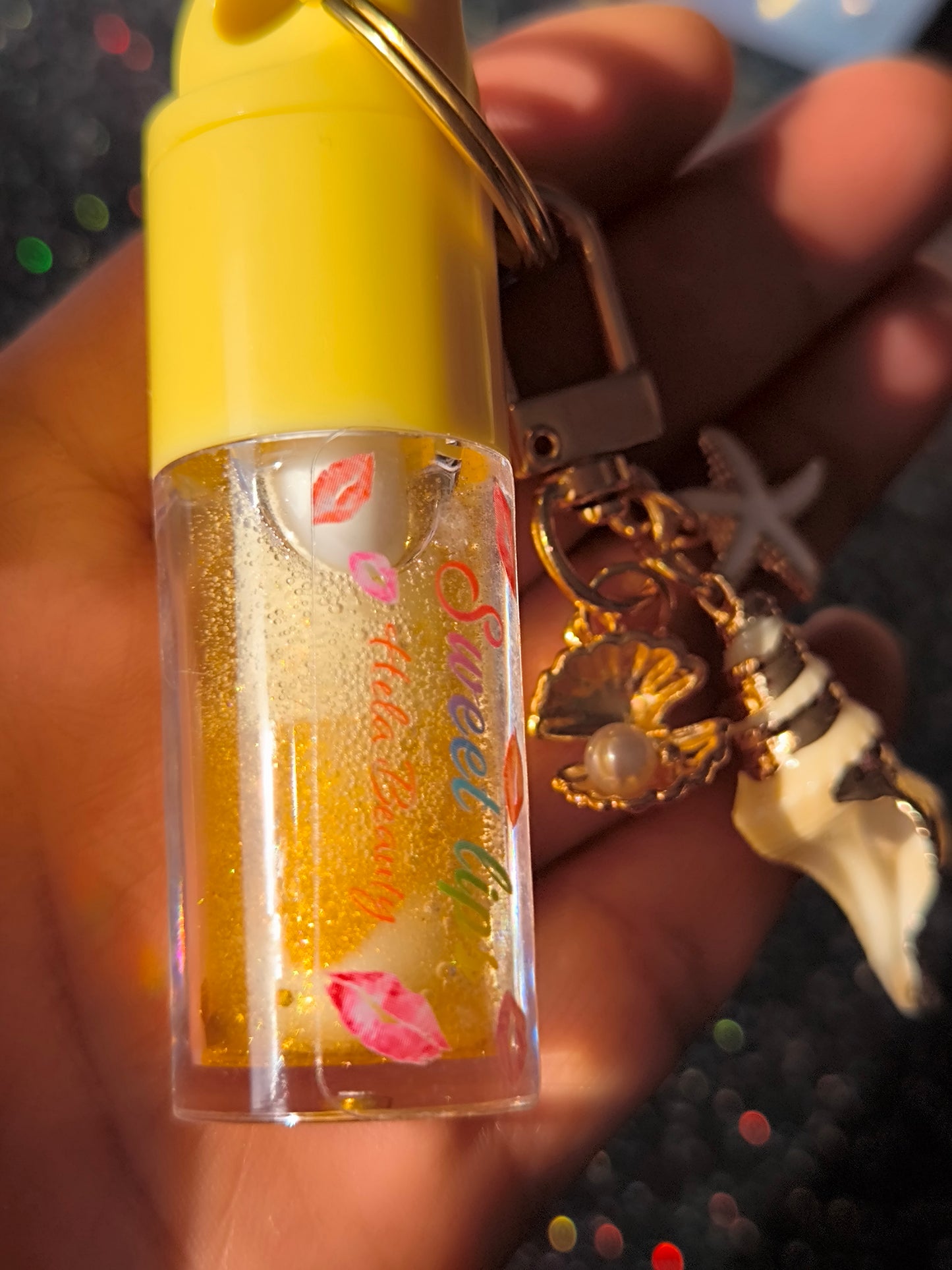 PORTE CLÉ HUILE À LÈVRES SCINTILLANTE GOLD COQUILLAGE