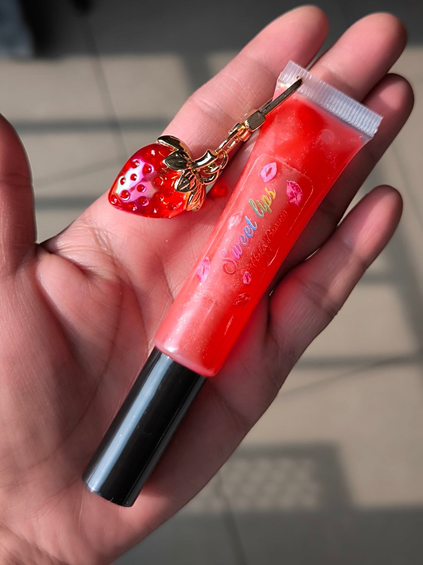 PORTE CLÉ HUILE À LÈVRES SQEEZE FRAISE🍓