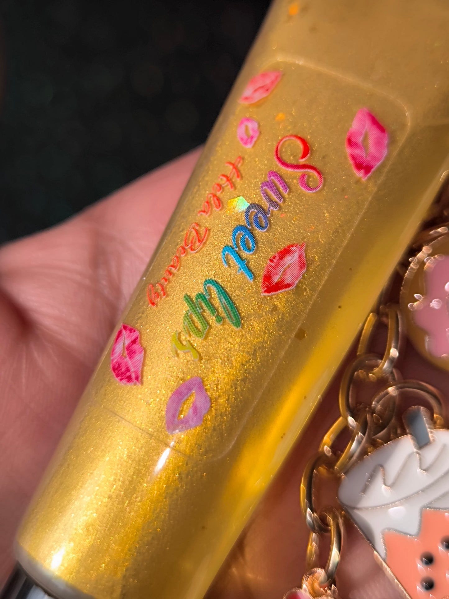 PORTE CLÉ HUILE À LÈVRES SQEEZE GOLD CAKE 🍰