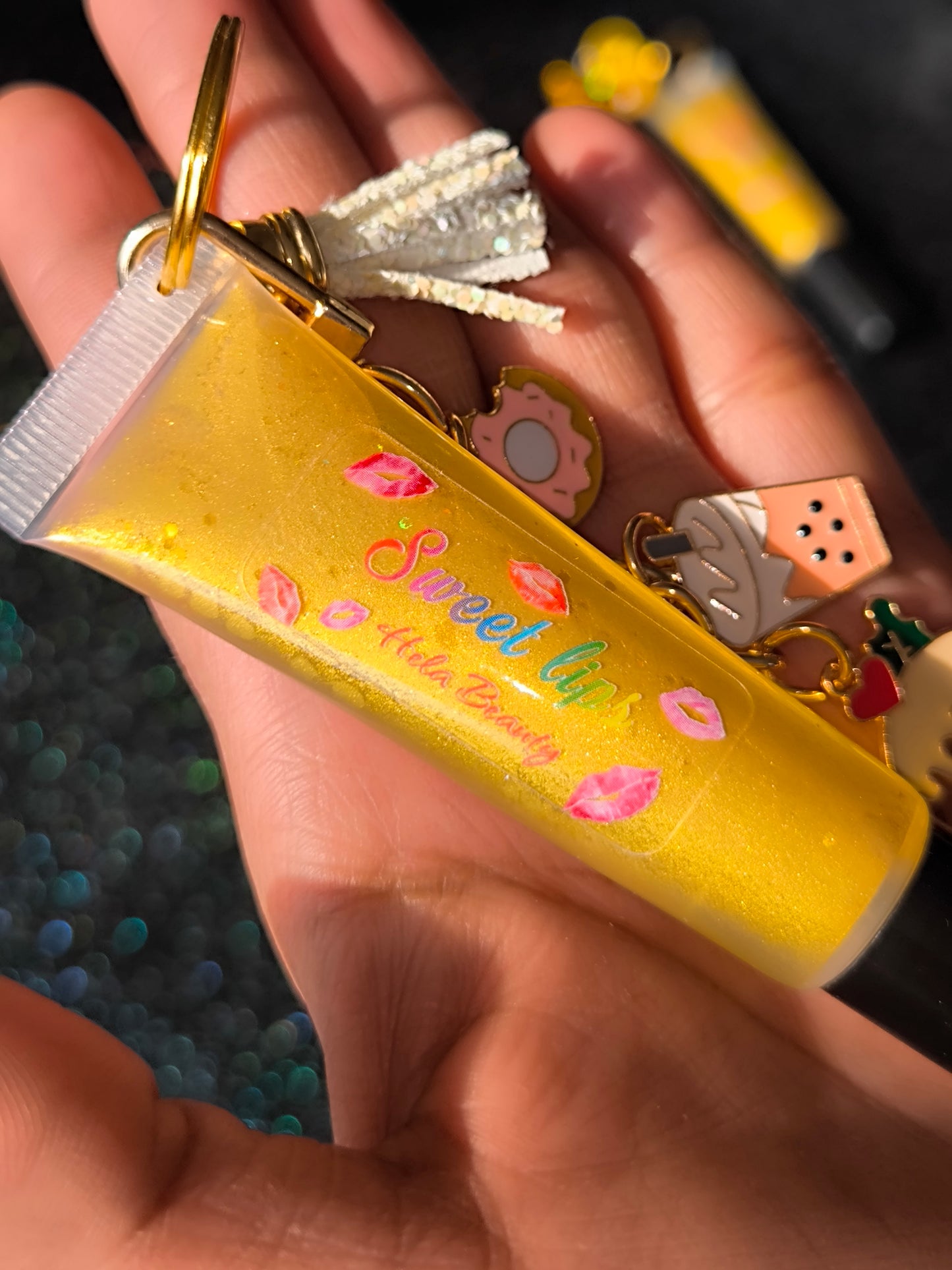 PORTE CLÉ HUILE À LÈVRES SQEEZE GOLD CAKE 🍰