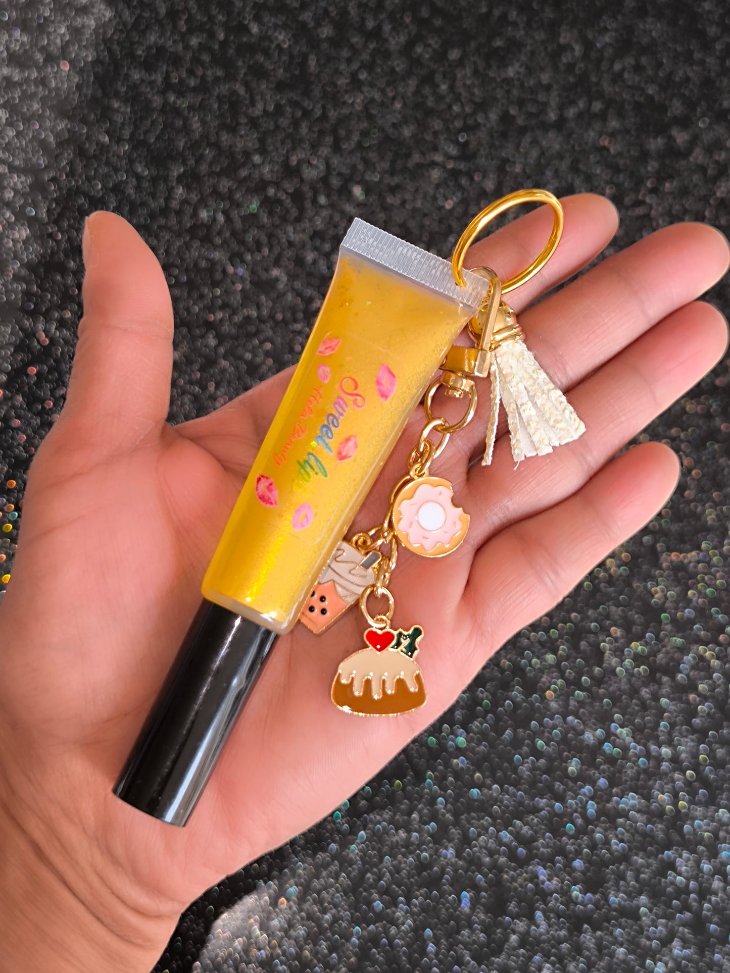 PORTE CLÉ HUILE À LÈVRES SQEEZE GOLD CAKE 🍰