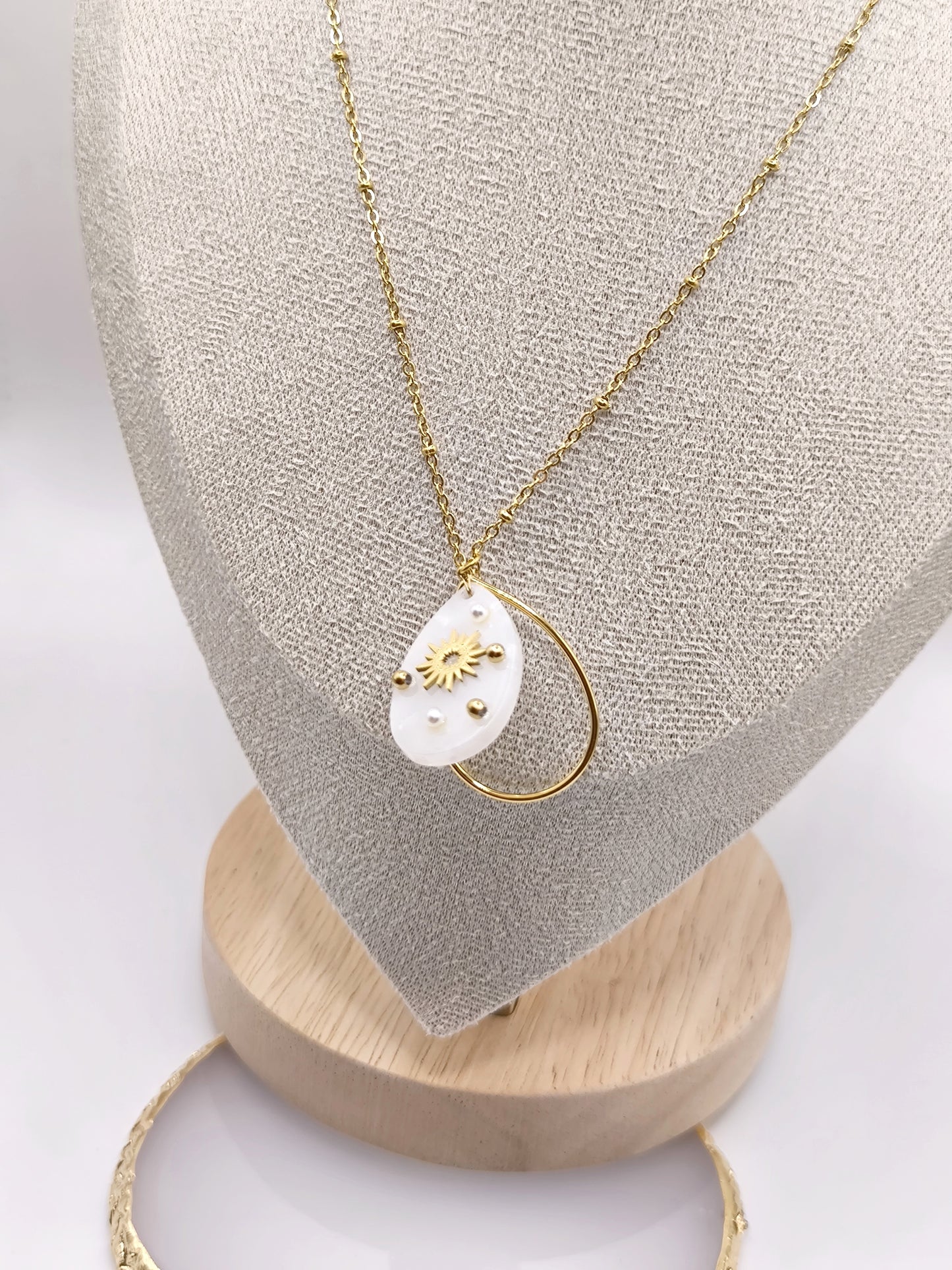COLLIER CLEMENCE NACRE