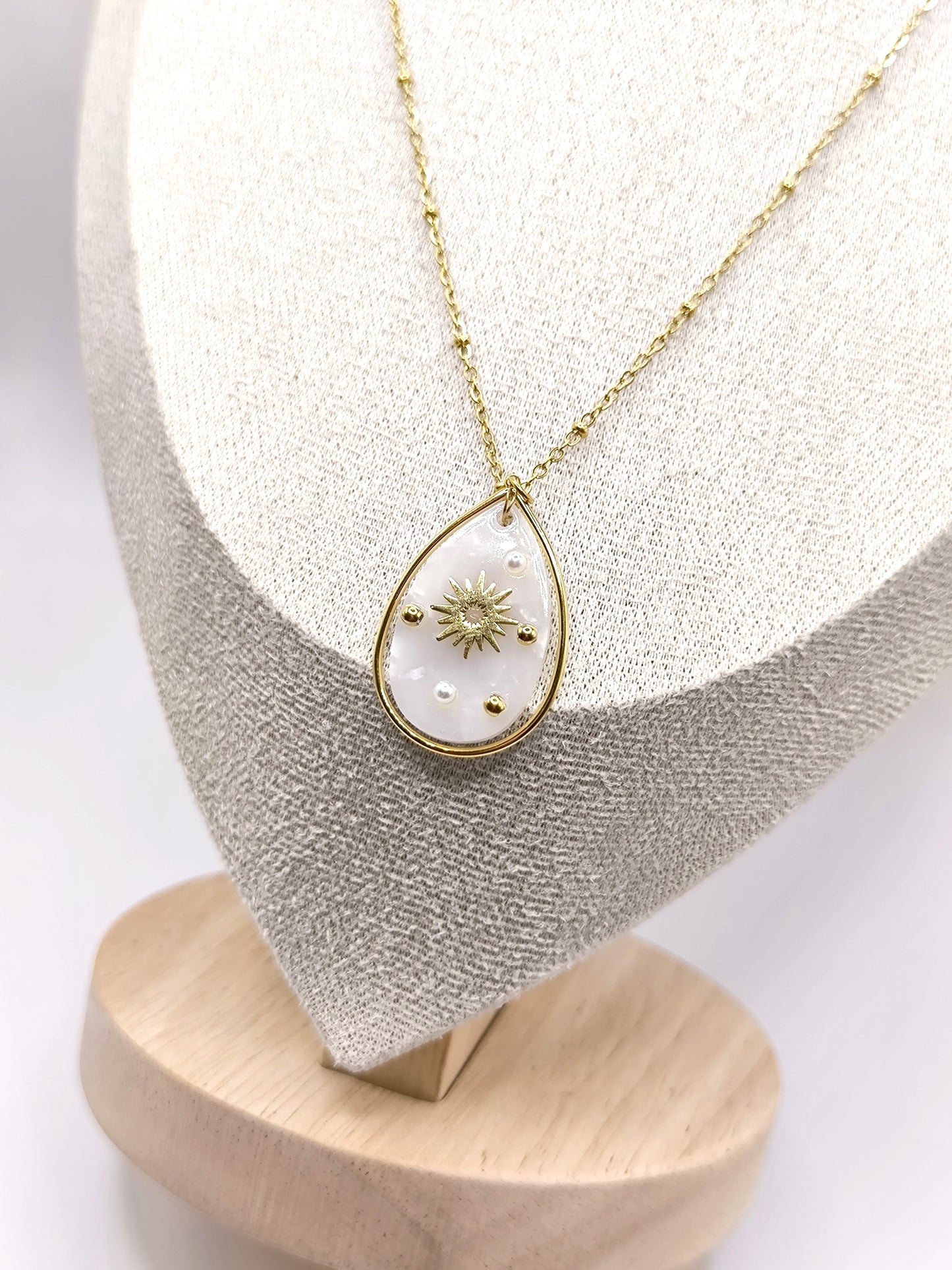 COLLIER CLEMENCE NACRE