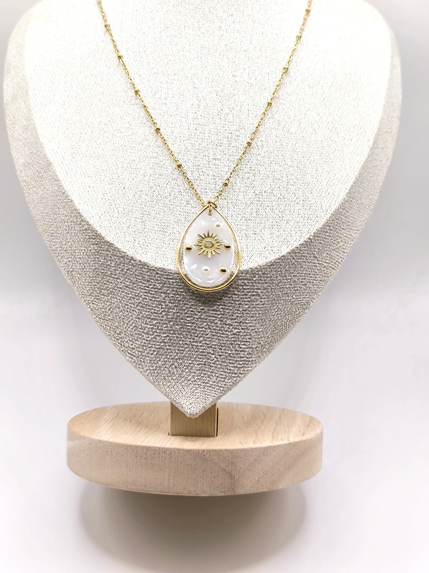 COLLIER CLEMENCE NACRE