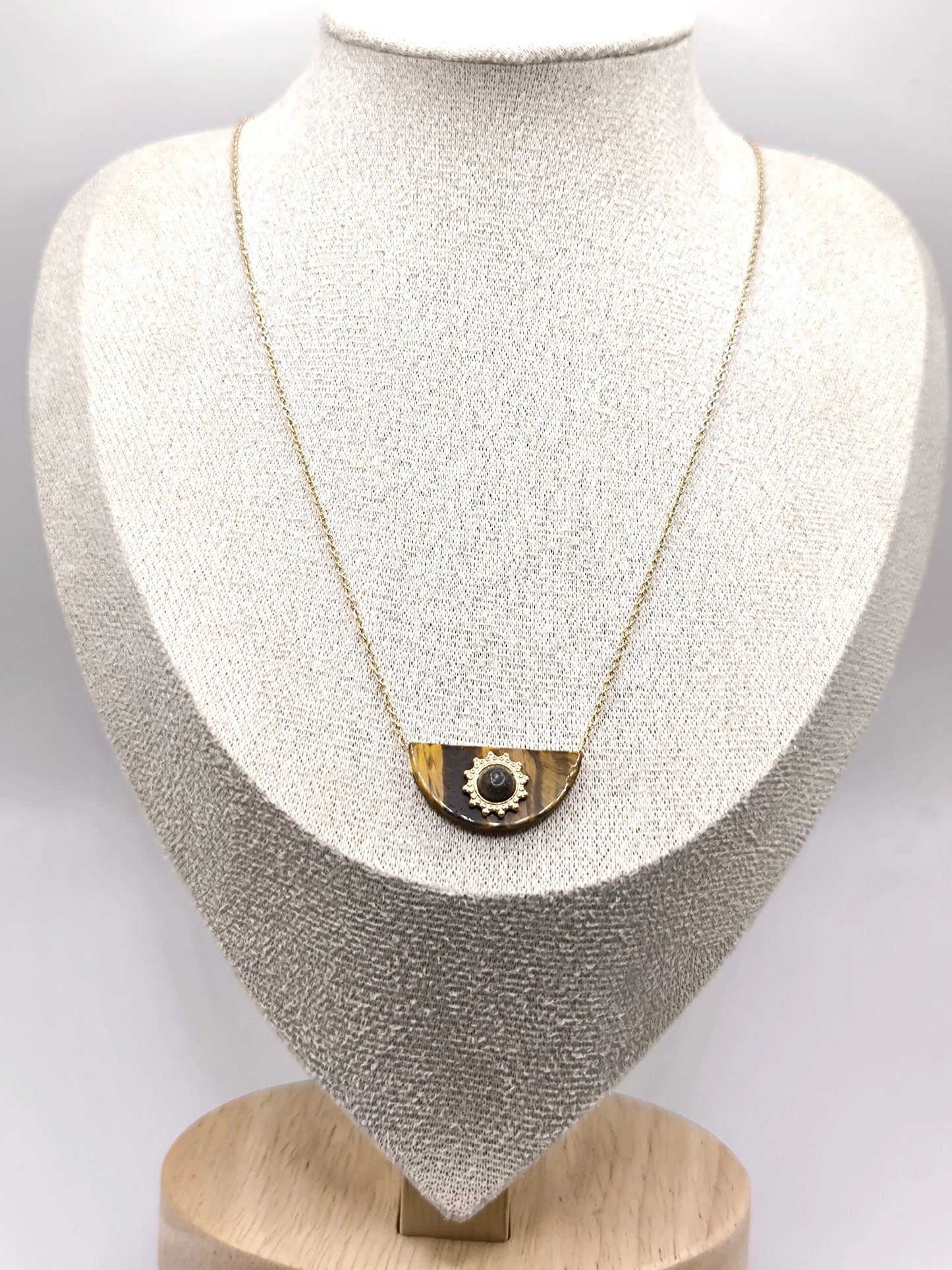 COLLIER NORA