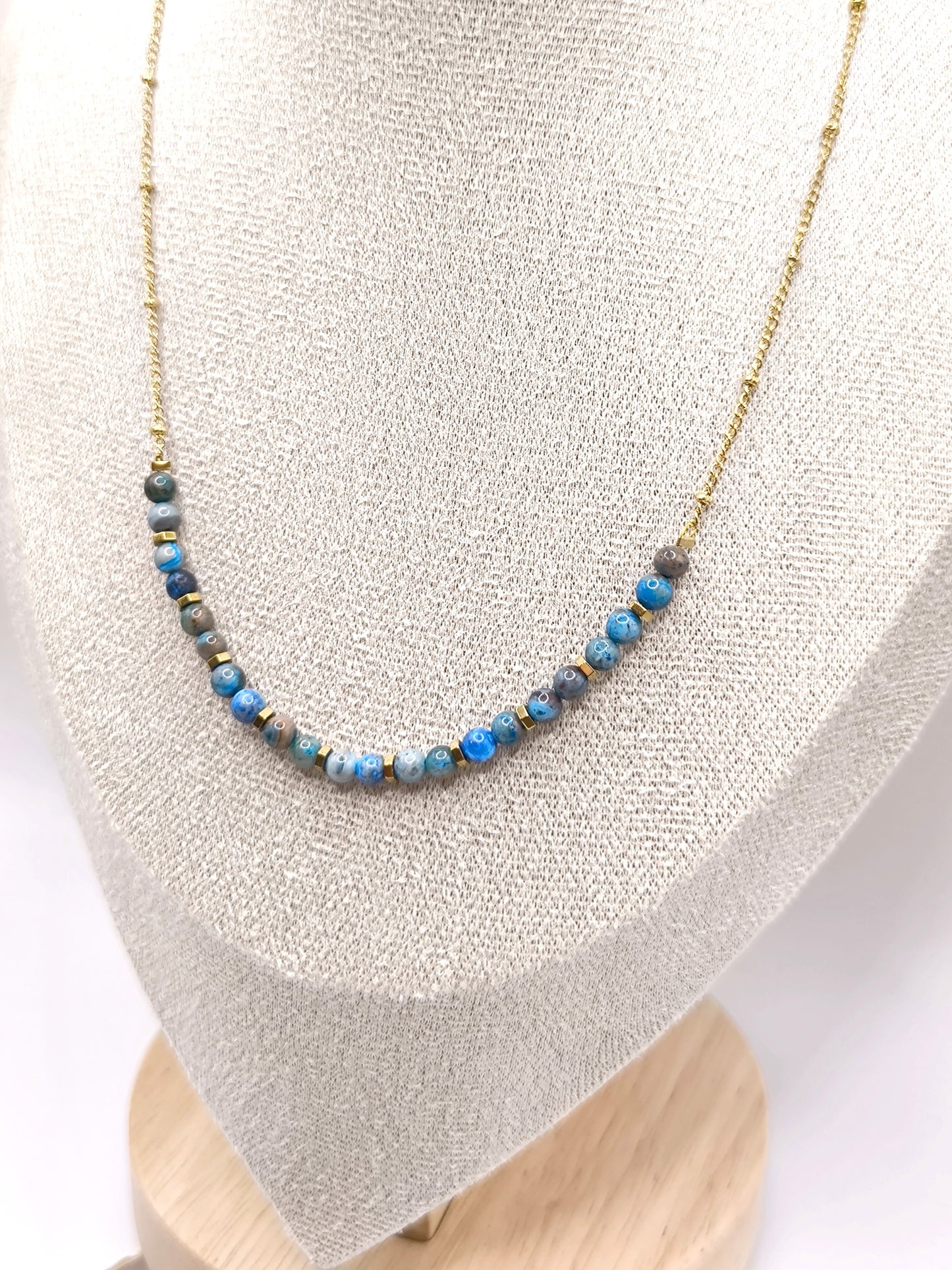 COLLIER THEA PERLES BLEUES